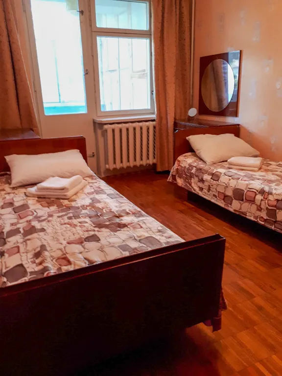 Двухкомнатная квартира с большой лоджией в центре Феодосии