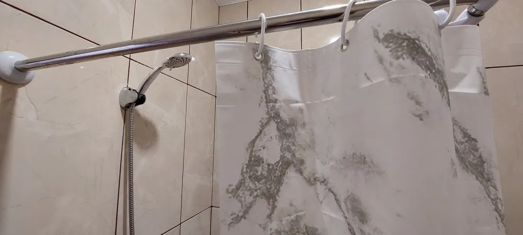 Трёхместный номер с балконом и видом на море