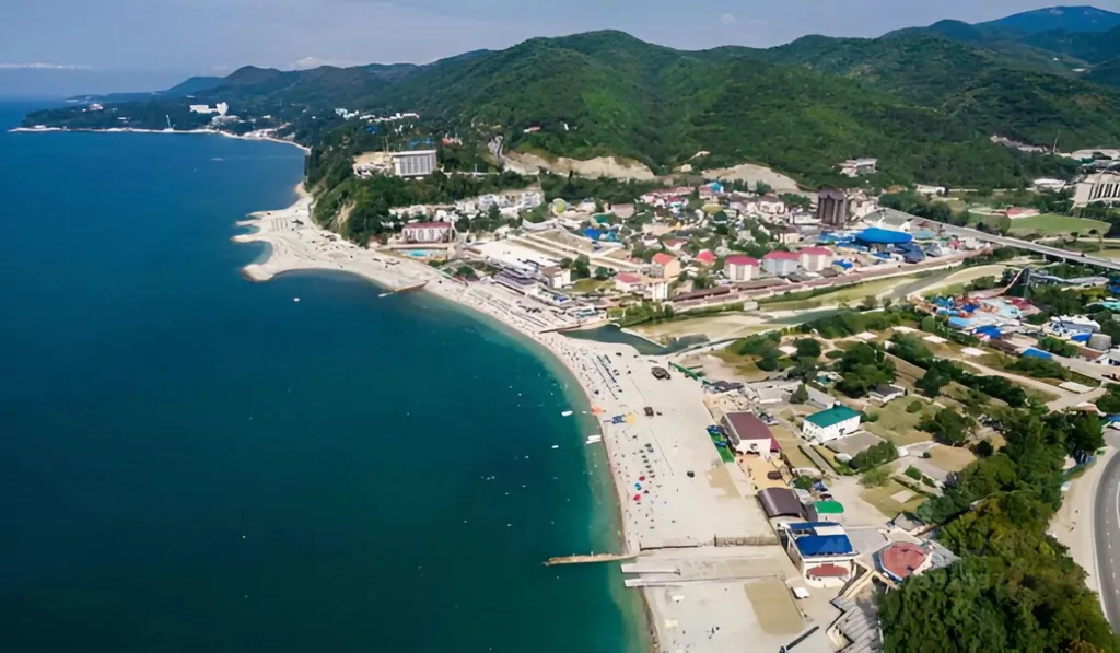 Таунхаус с крыльцом, зоной отдыха и парковкой