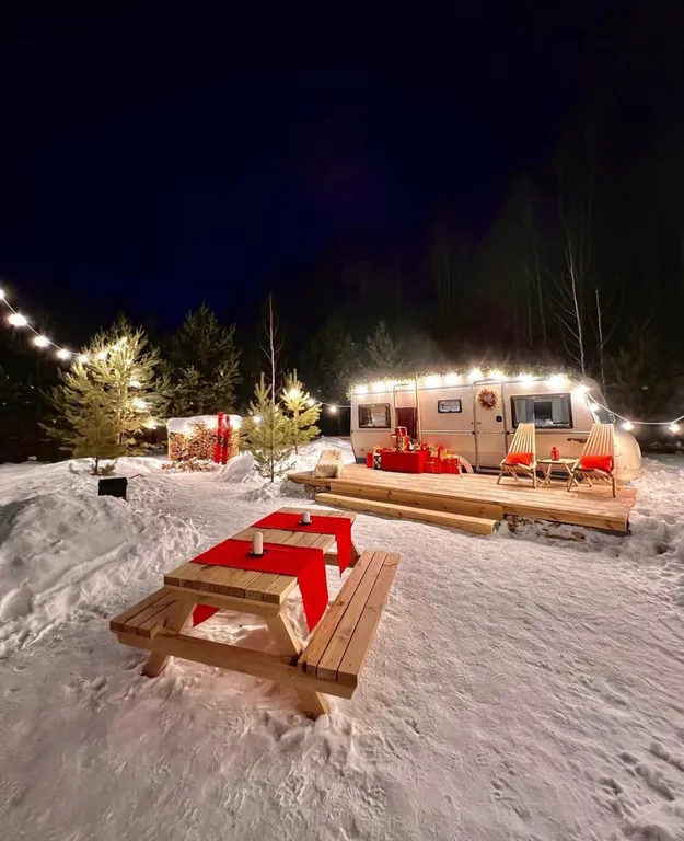 Новогодний трейлер на колесах с фотозонами