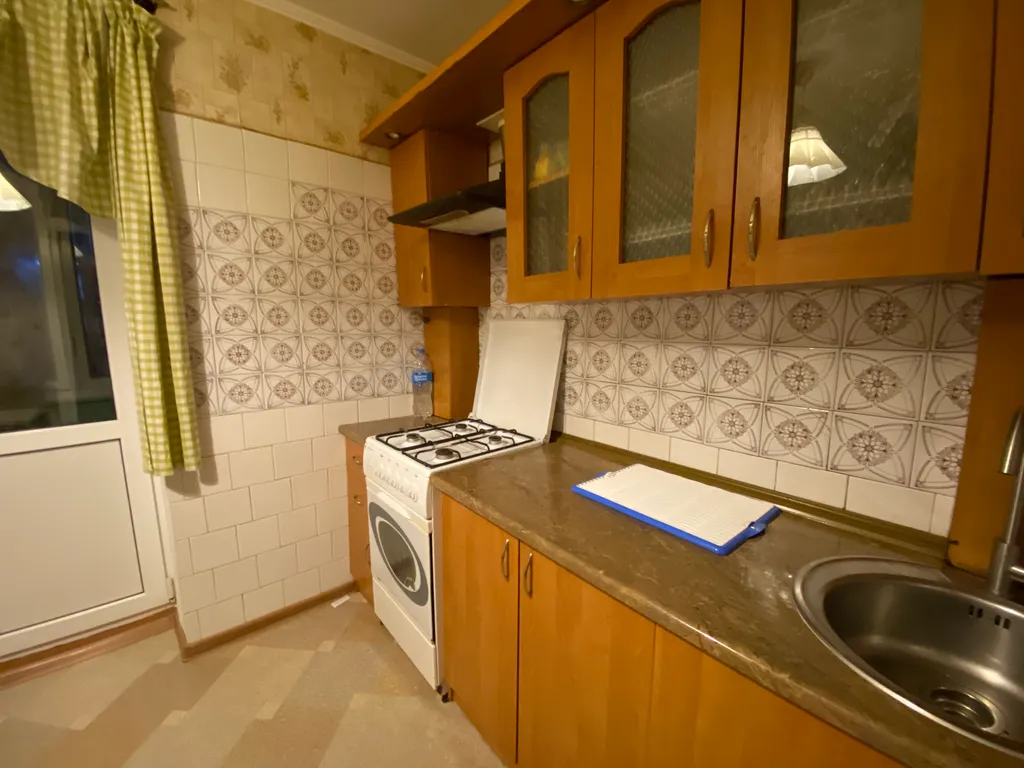 Двухкомнатная квартира с большой лоджией в центре Феодосии