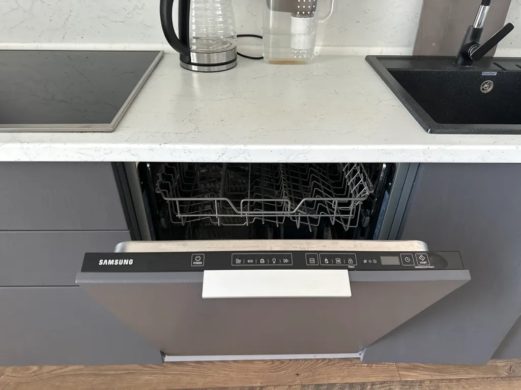 Уютная, благоустроенная квартира, в новом доме с видом на море и горы