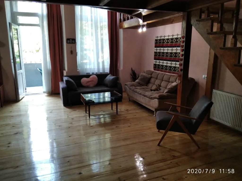 Двухуровневый апартамент с балконом в старом городе