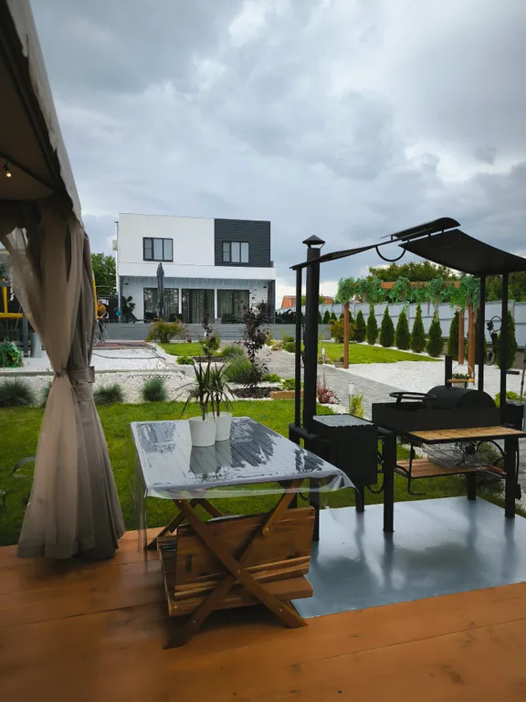 Дом на берегу реки