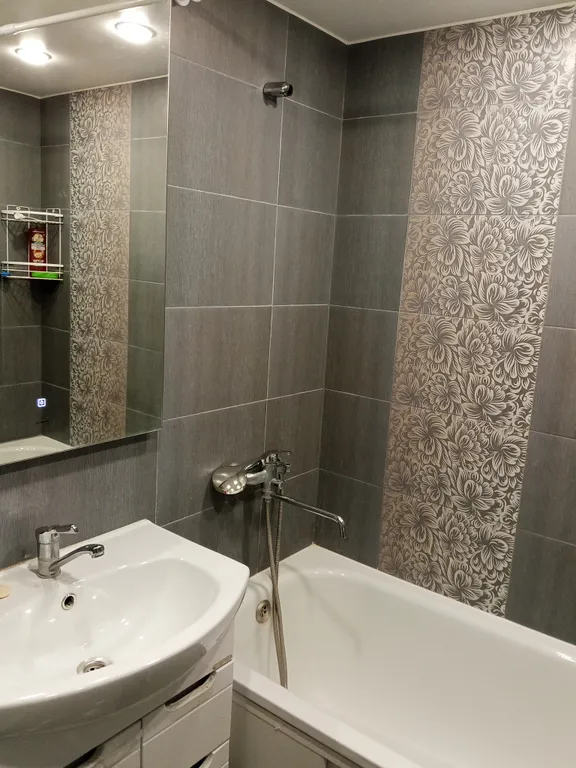 Двухкомнатная квартира в новостройке, рядом центр города