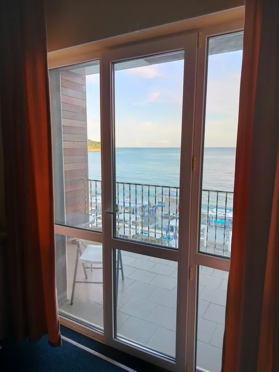 Комната с видом на море со всеми удобствами