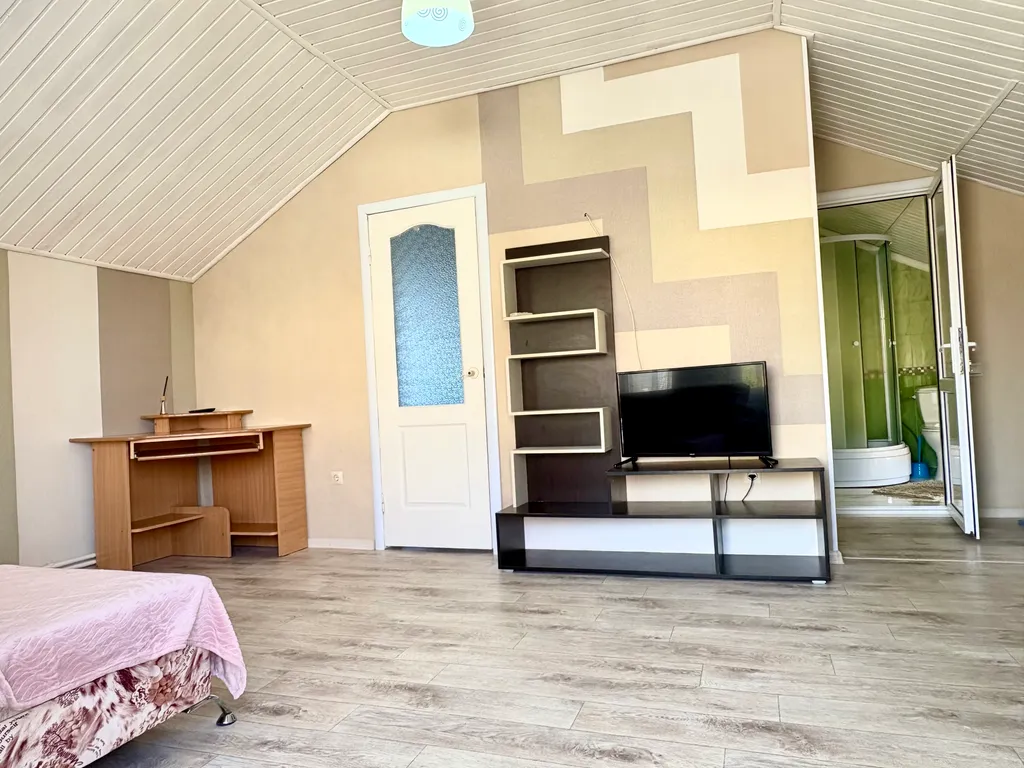 Двухклмнаиный пятиместный номер 100 метров до моря со своей кухней