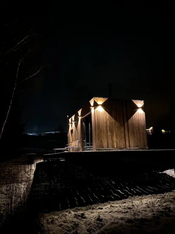 Коттедж Кемпинг на конюшне. Домик с видом на лошадей — Стеклянный