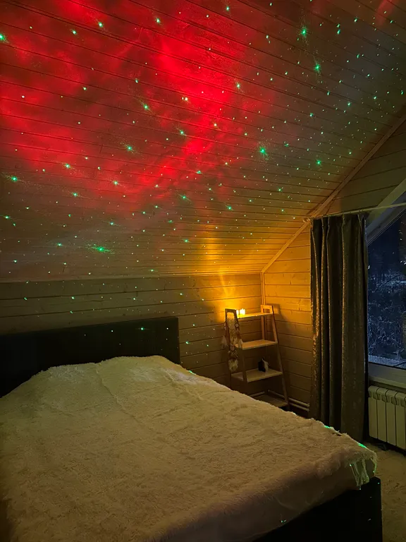 Дом в уединенном тихом месте рядом с лесом