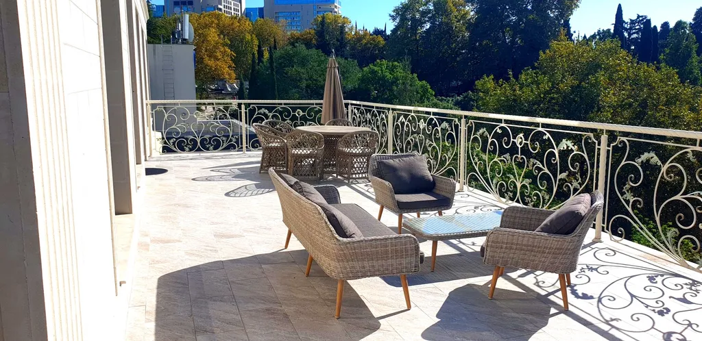 Элитный апартамент с террасой в центре Сочи 150 квм у моря