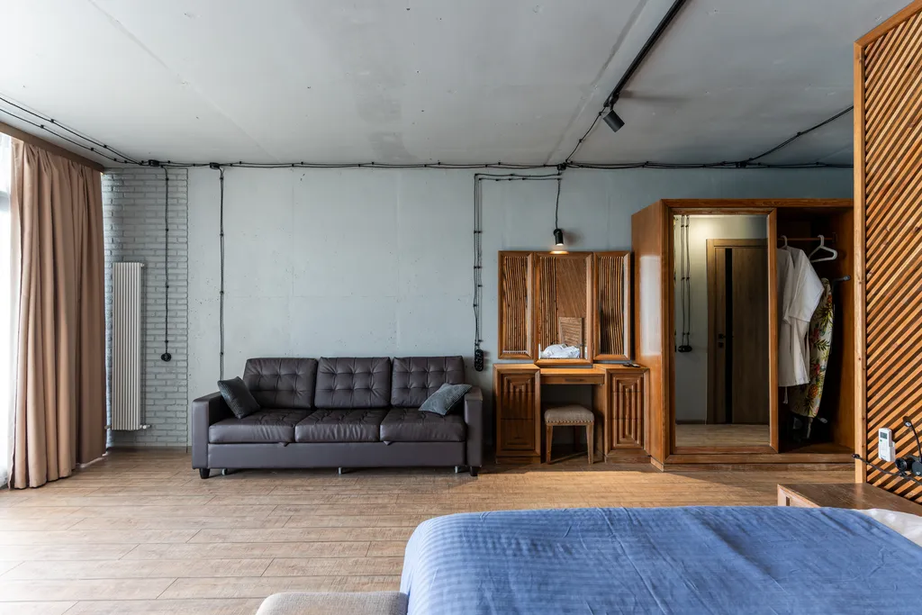 Эллинг на берегу моря