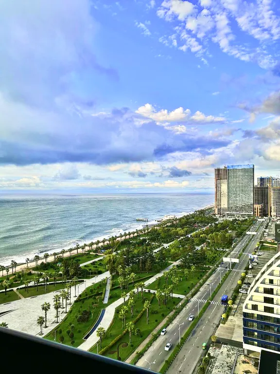 Уютная квартира с бассейном и панорамным видом на море горы и парк