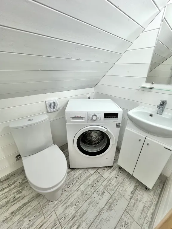 Благоустроенный дом у реки