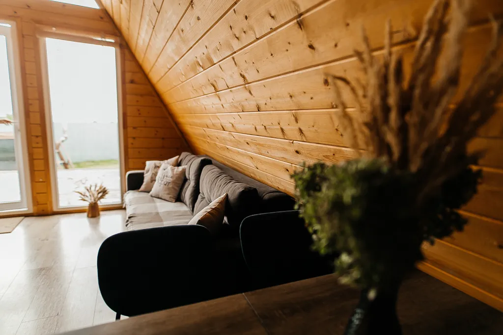 Треугольный дом