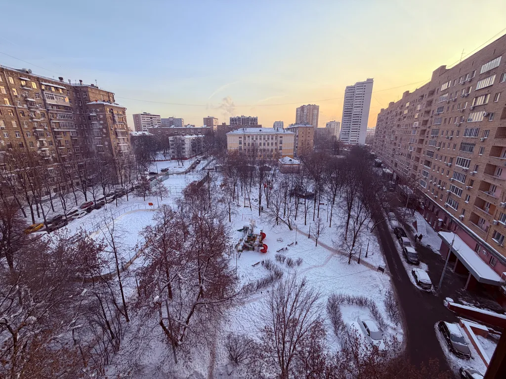 Двухкомнатная квартира рядом с парком и метро.