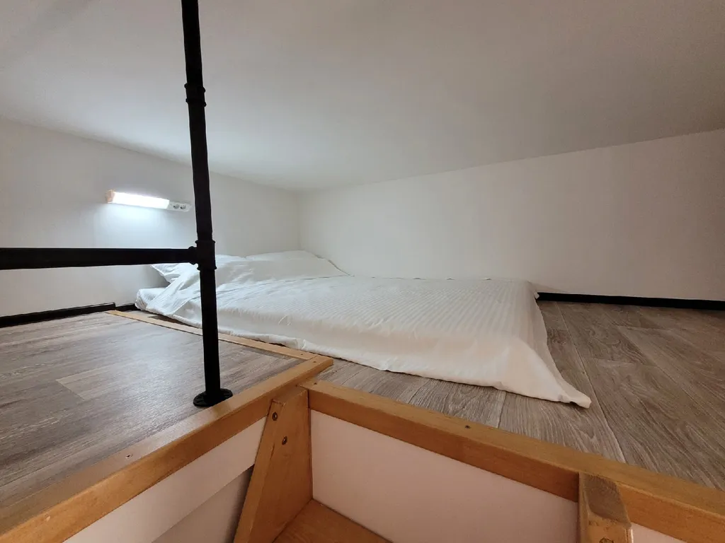 Лофт-2 Синяя. Клёвая двухуровневая студия в центре