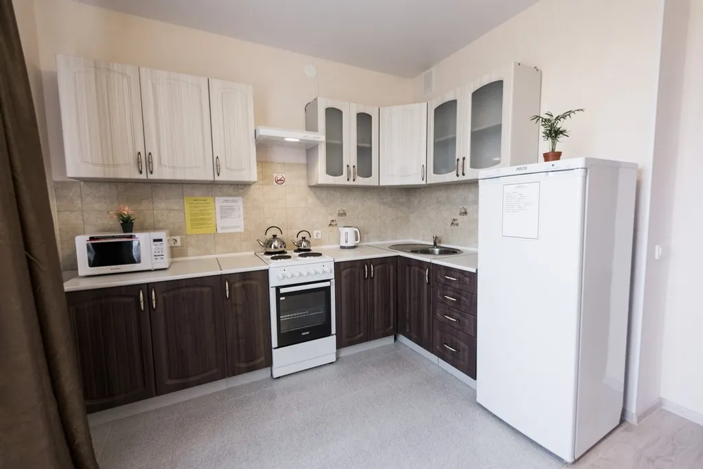 2-комнатня квартира (рядом Суворовское училище и Хилтон)