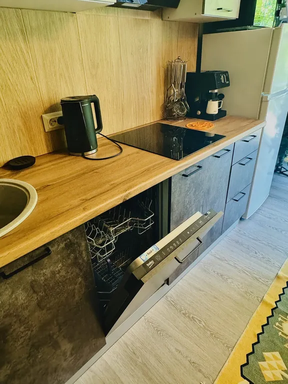 Премиальный Гостевой Дом в темных тонах с видом на горы