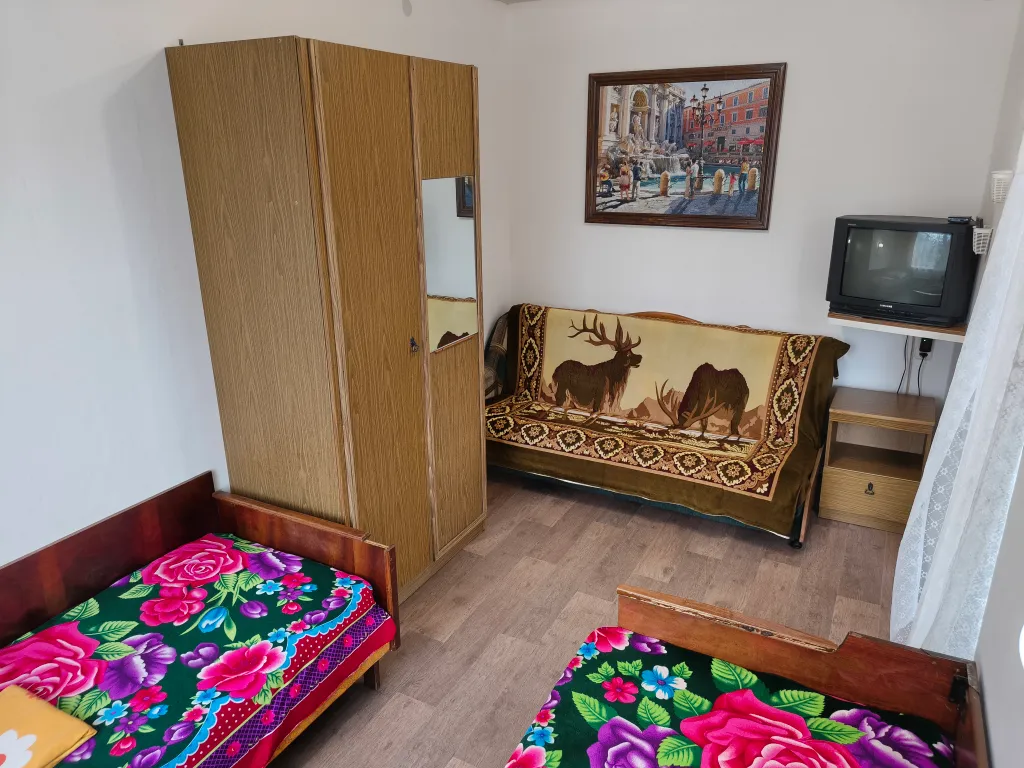 Номер со своей территорией для отдыха под навесом