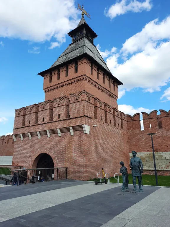 Студия через мост от Кремля