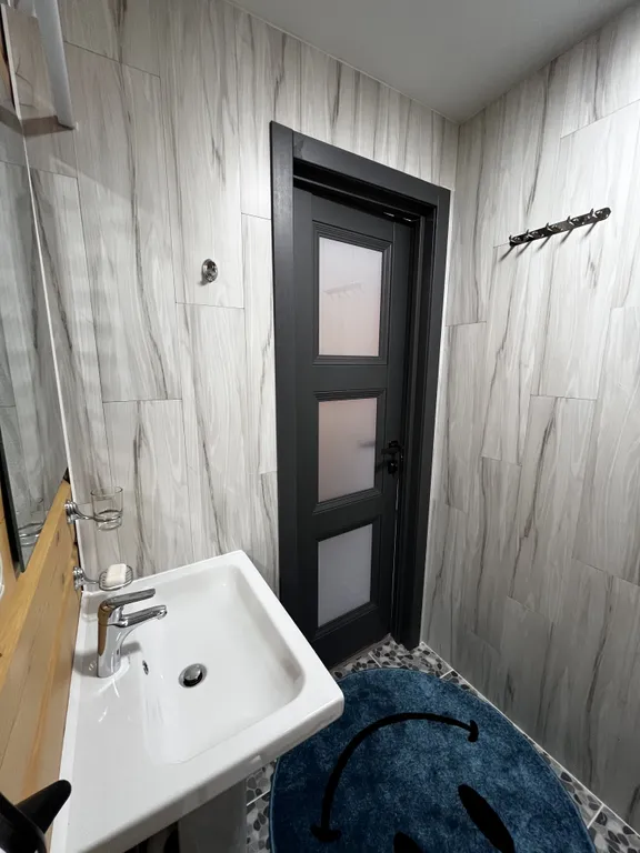 Усадьба в лесу с видом на горы