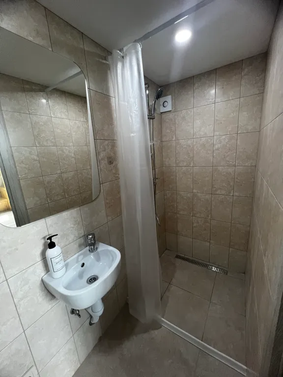 Двухэтажные апартаменты близко к трассе М4 с кондиционером, WI FI, P