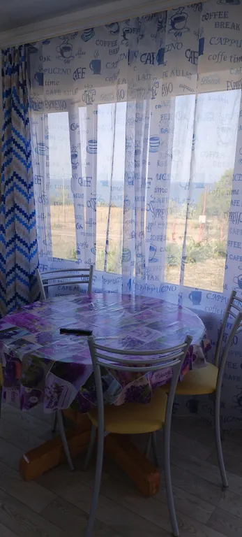 Уютный дом с кухней, на берегу моря