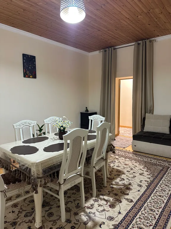 Уютный домик аквамарин у водопада и леса