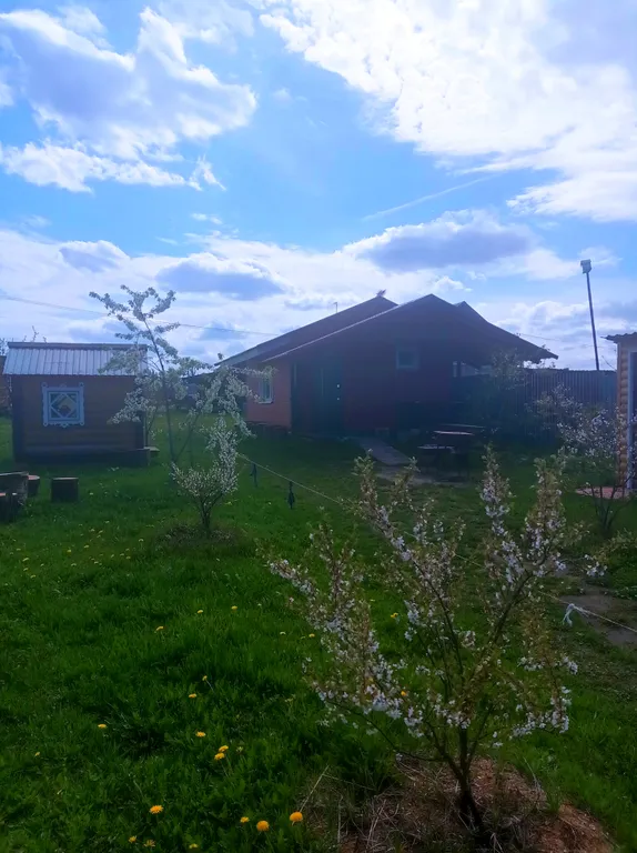 Дом со всеми удобствами, на большом участке