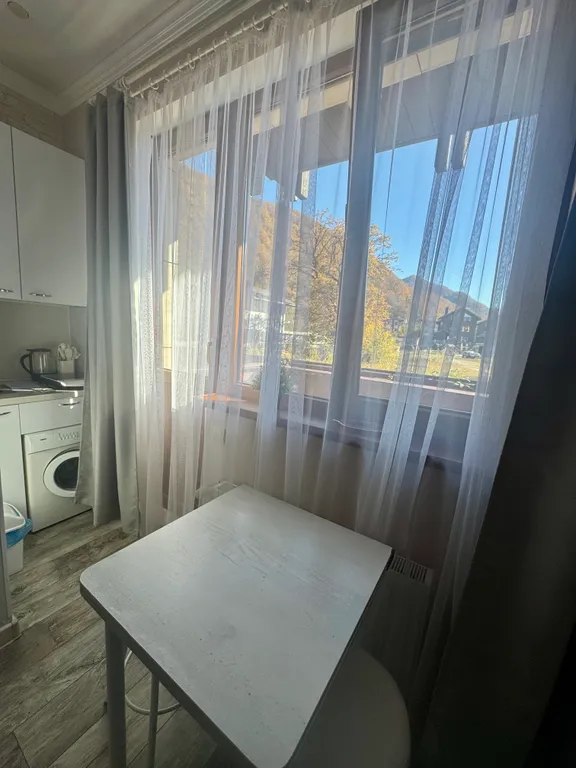 Студия с балконом в центре