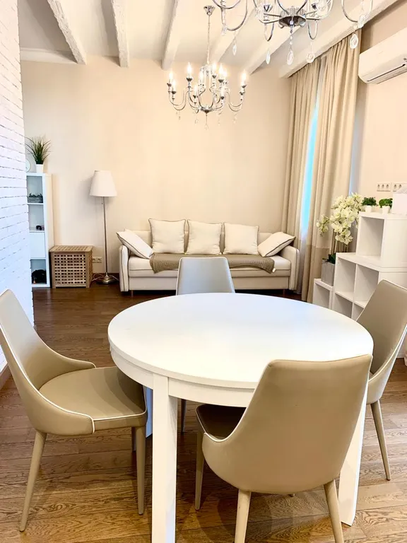 Дизайнерские апартаменты с террасой и бассейном