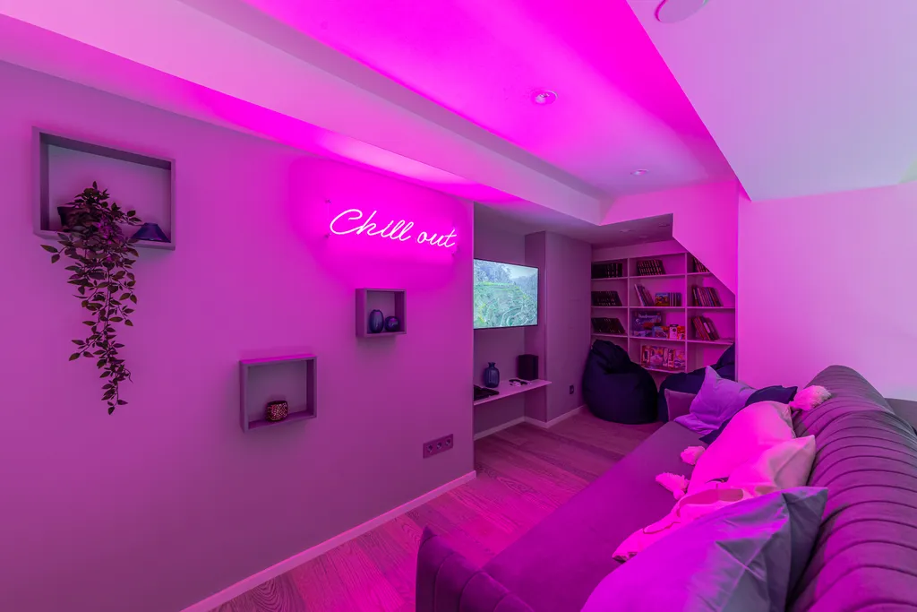 Двухуровневые апартаменты Смарт Хост с проектором и PS4