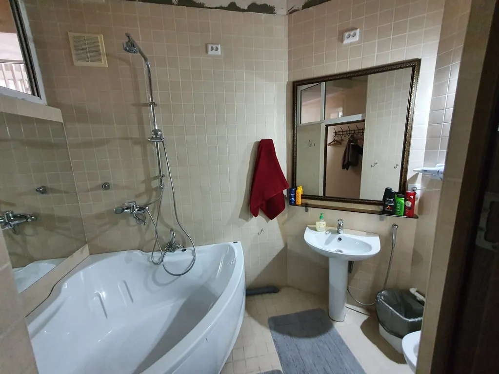 5 изолированных комнат и Зал