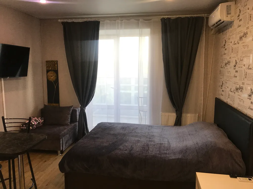 Квартира-студия с панорамным балконом