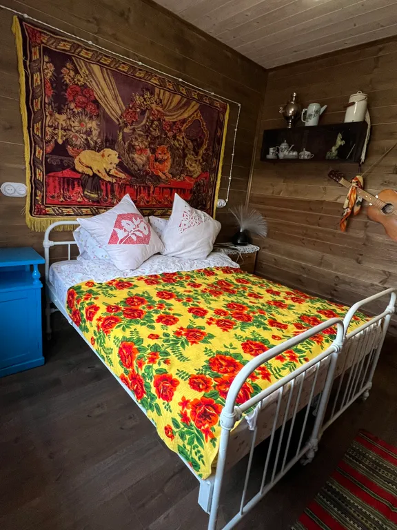 Дом в горах у реки