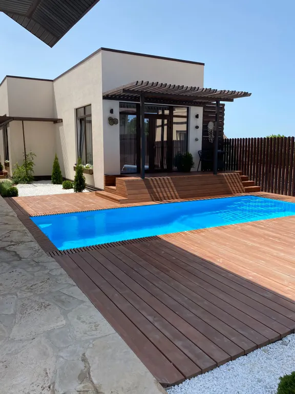 Коттедж с бассейном