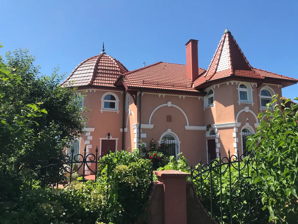 Особняк у моря с баней и бильярдом