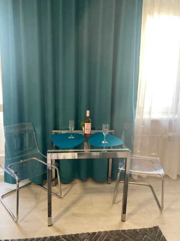 Квартира Уютная студия в отличном ЖК — аренда посуточно в Омск