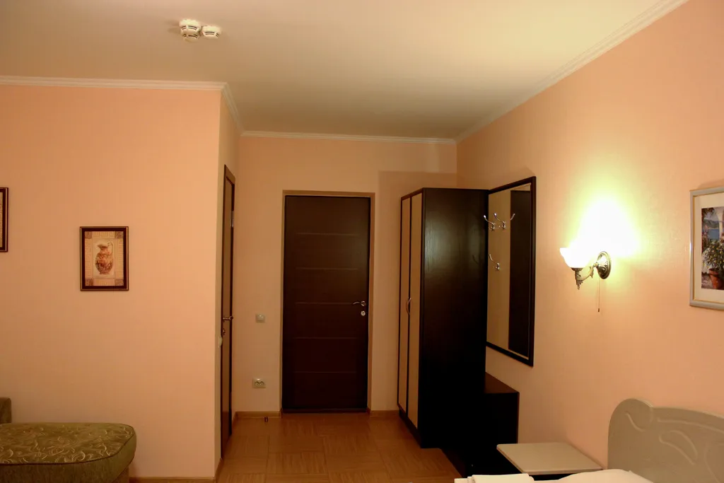 Комната с балконом