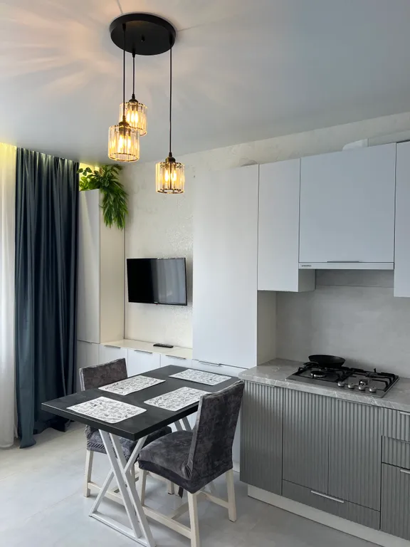 1-к квартира в новом доме с качелью