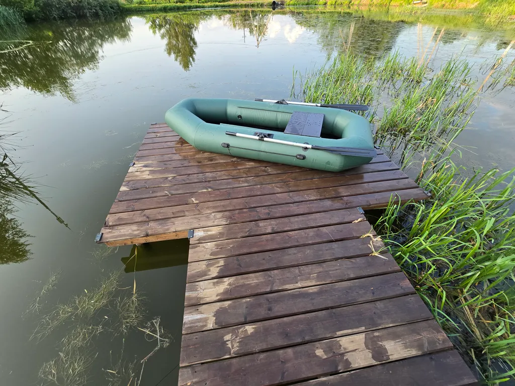 Дом у пруда