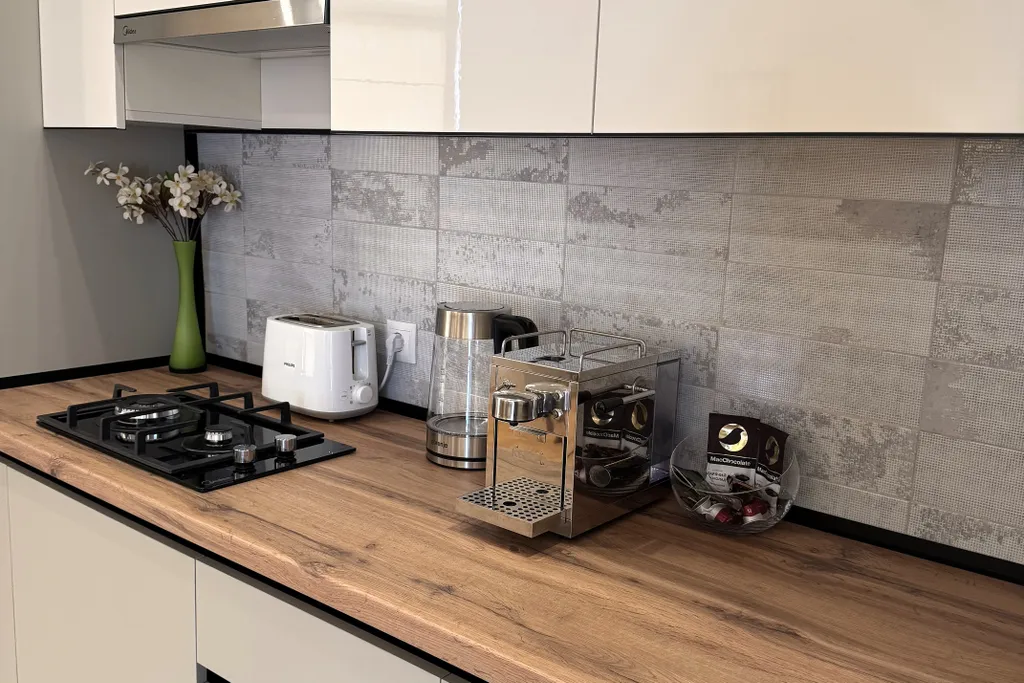 Дом, милый дом в центре города, Район Ваке