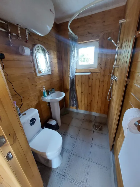 Небольшой дом на острове