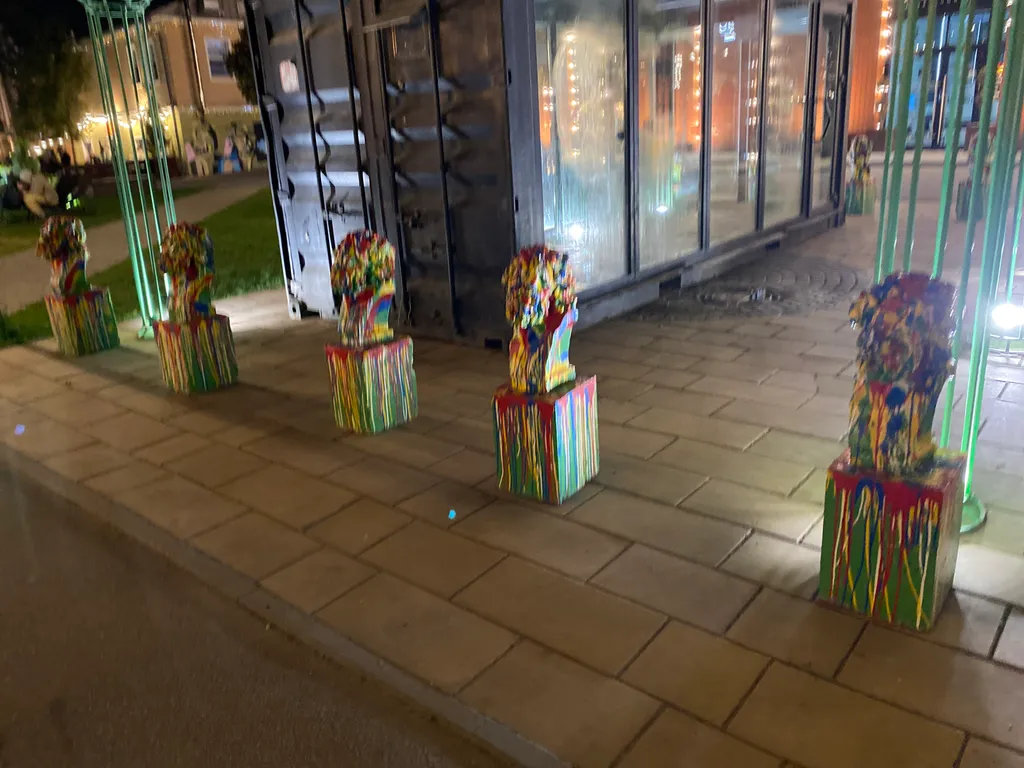 Студия возле музея оружия Шлем