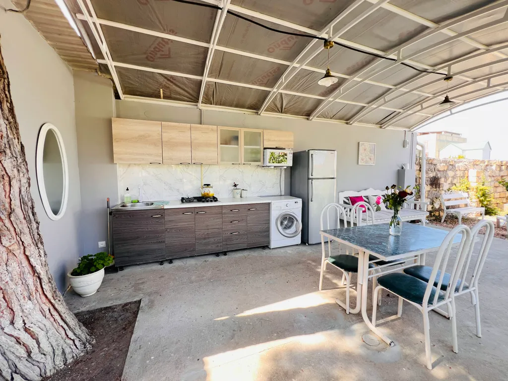 Домик с красивым двором