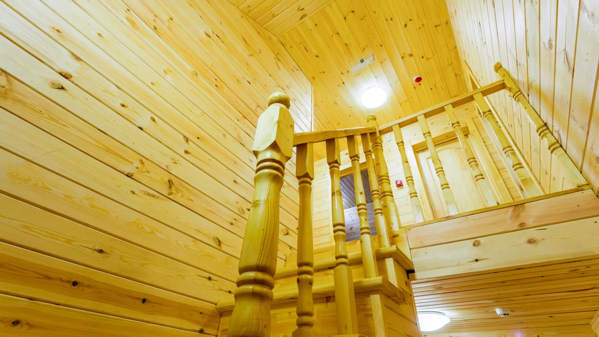 Лестница на второй этаж