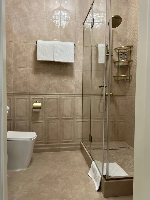 Космический вид из панорамных окон на горы