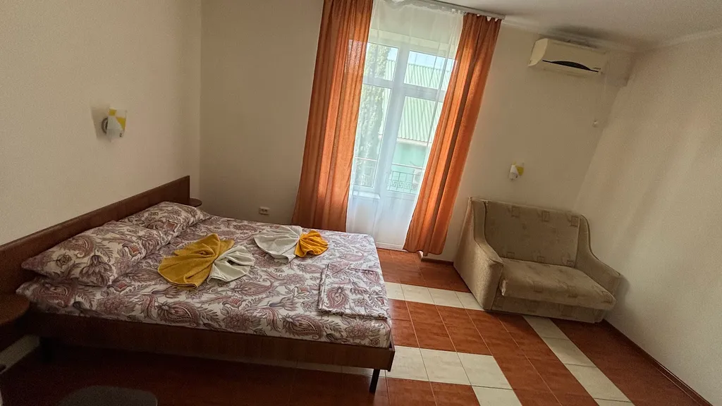 Квартира №16 четырёхместный номер с балконом — аренда посуточно в Судак