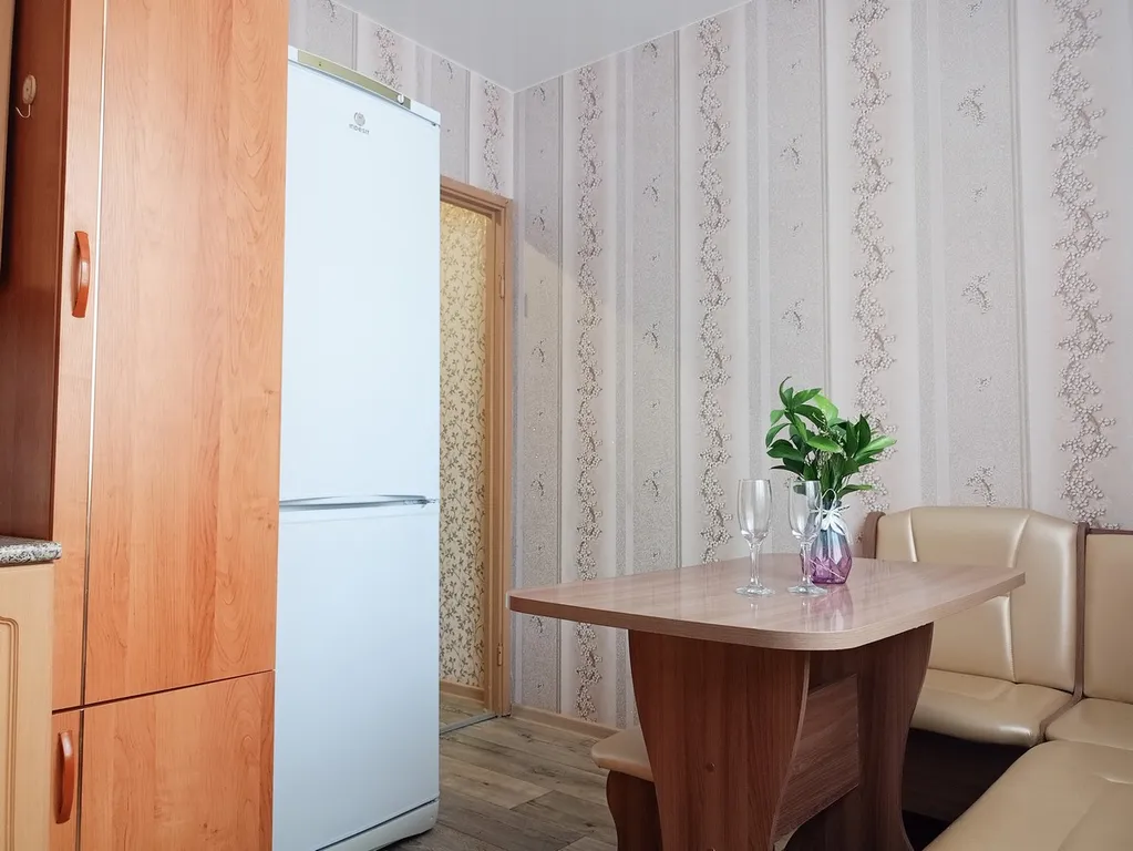 Квартира с двуспальной кроватью и диваном, рядом БСМ, ТЦ Апельсин