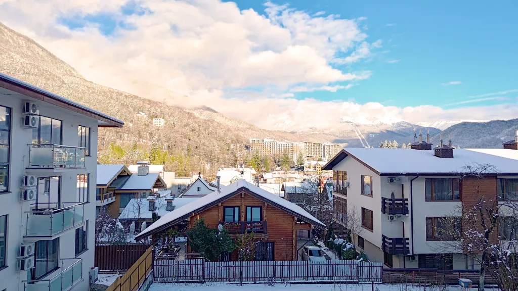 Панорамный апартамент-студия с роскошным видом на горы, в центре